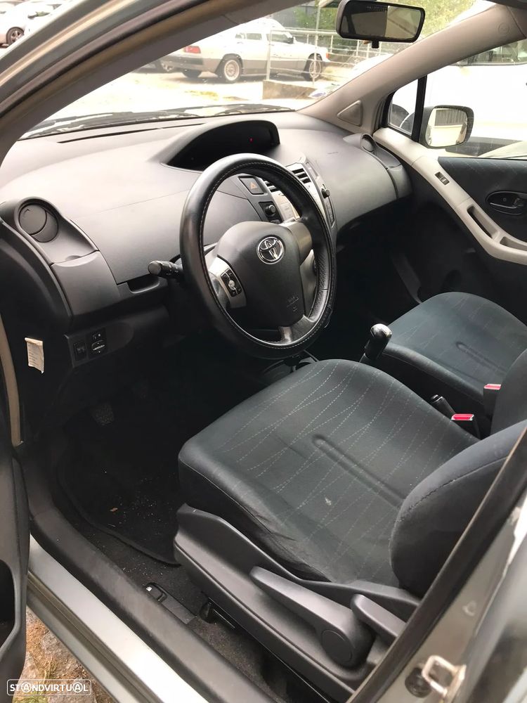 Toyota Yaris 1.0 VVT-i - 6