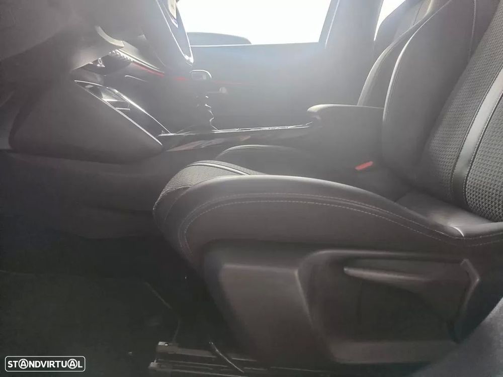 Peugeot 208 1.2 PureTech GT Line - 23