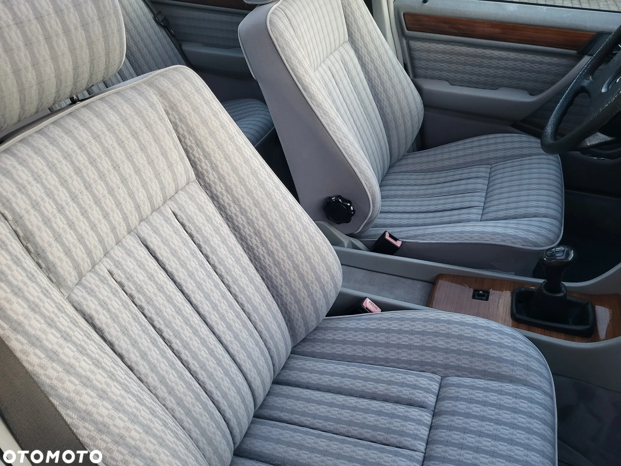 Mercedes-Benz W124 (1984-1993) - 14