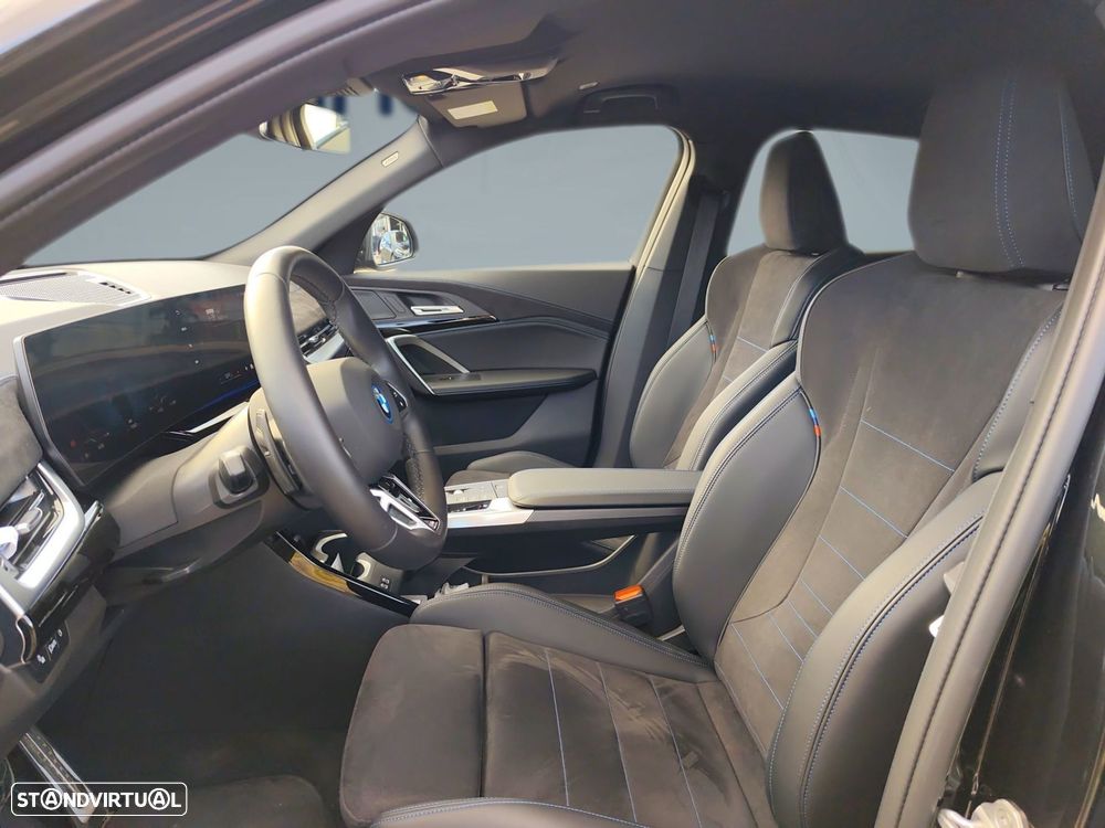 BMW iX2 eDrive20 Pack Desportivo M - 11