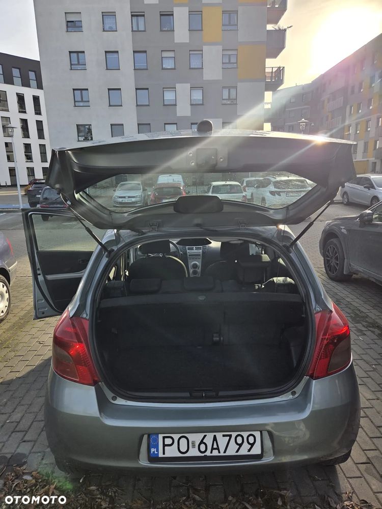 Toyota Yaris - 10