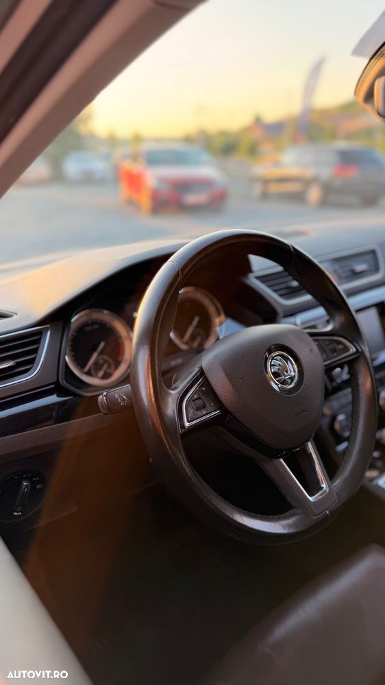 Skoda Superb 2.0 TDI DSG 4X4 Laurin & Klement - 12