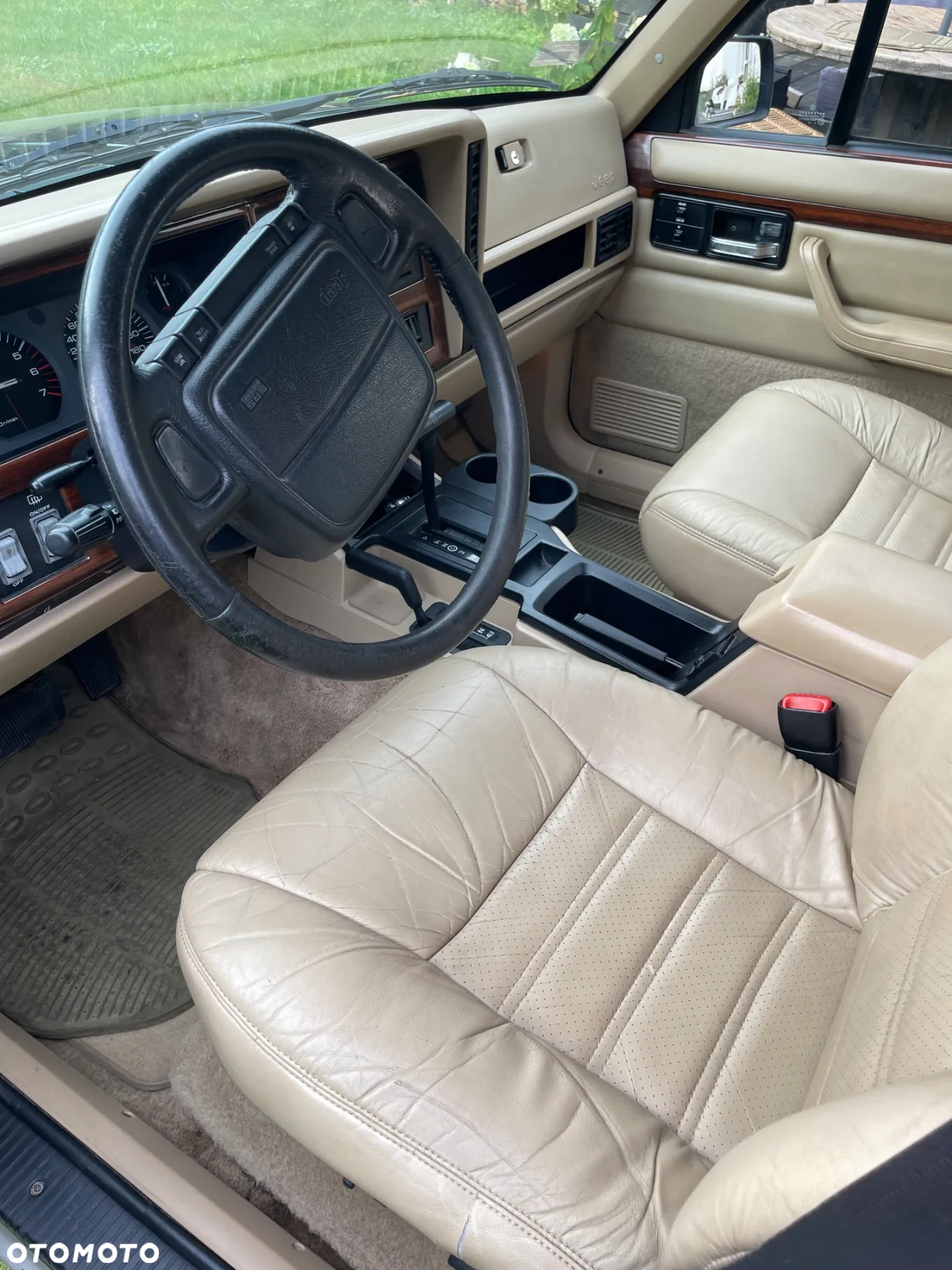 Jeep Cherokee - 31