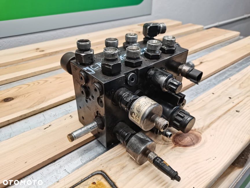 Blok hydrauliczny JCB 8330 Fastrack Hydac 400A6231 - 7