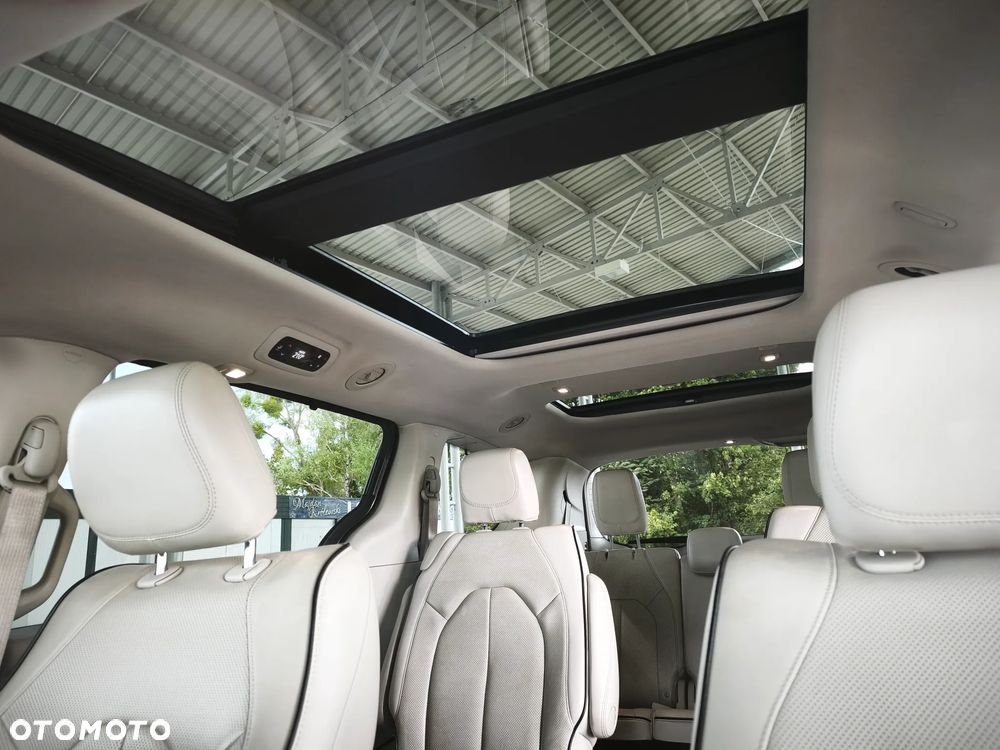 Chrysler Pacifica - 31
