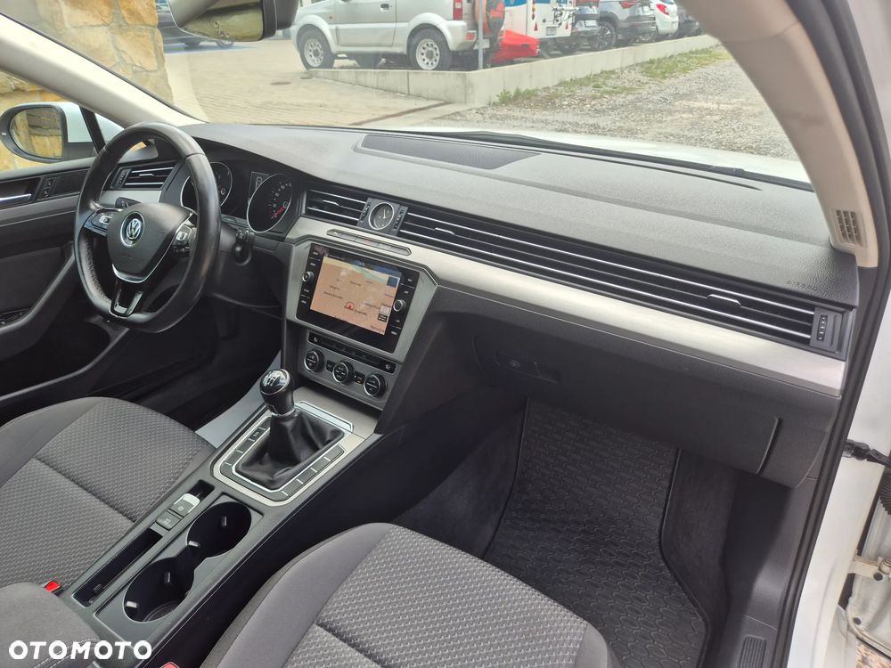 Volkswagen Passat 2.0 TDI SCR Highline - 14