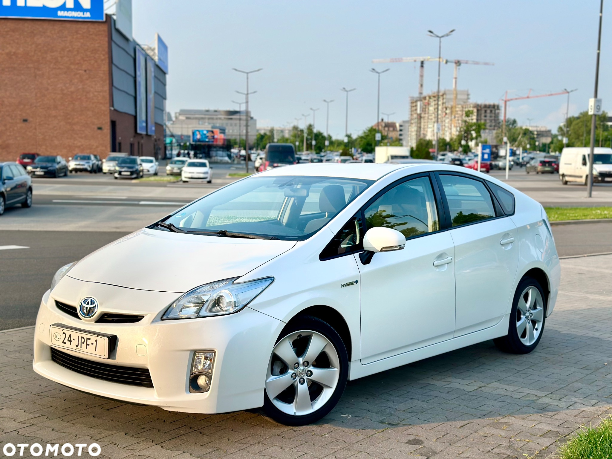 Toyota Prius 1.8 HSD Prestige - 3
