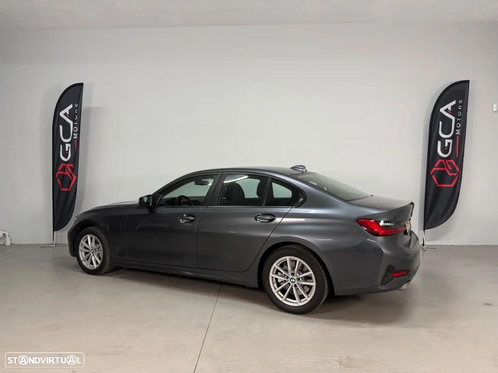 BMW 330 e iPerformance Advantage — fotografia 4