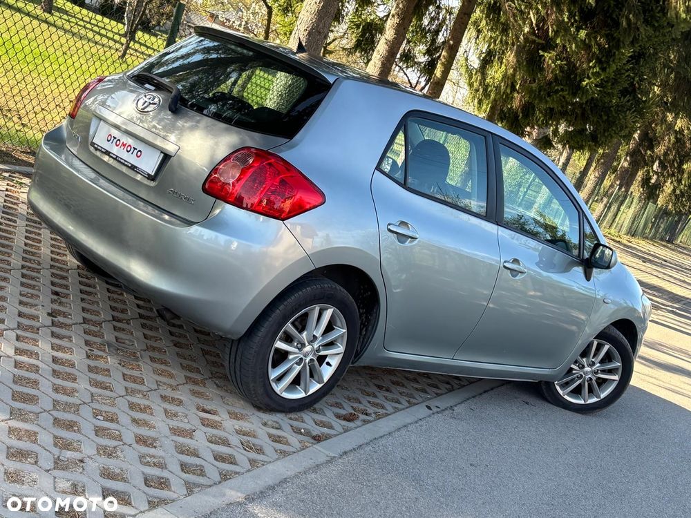 Toyota Auris 1.33 VVT-i Premium + - 9