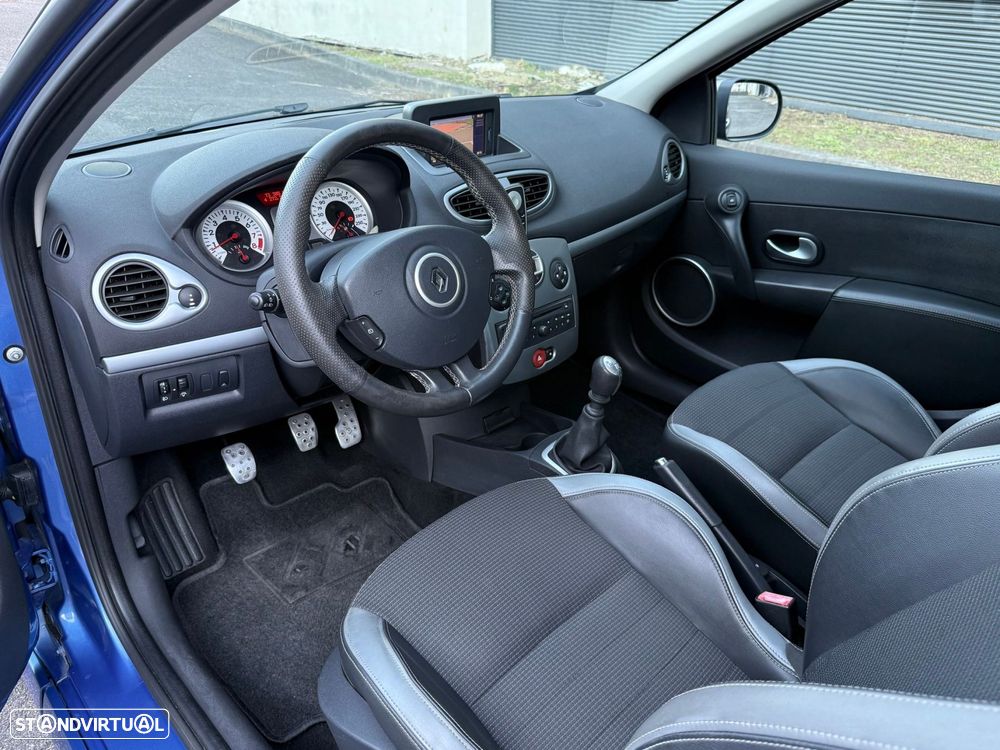 Renault Clio 1.6 16V 130 GT - 10