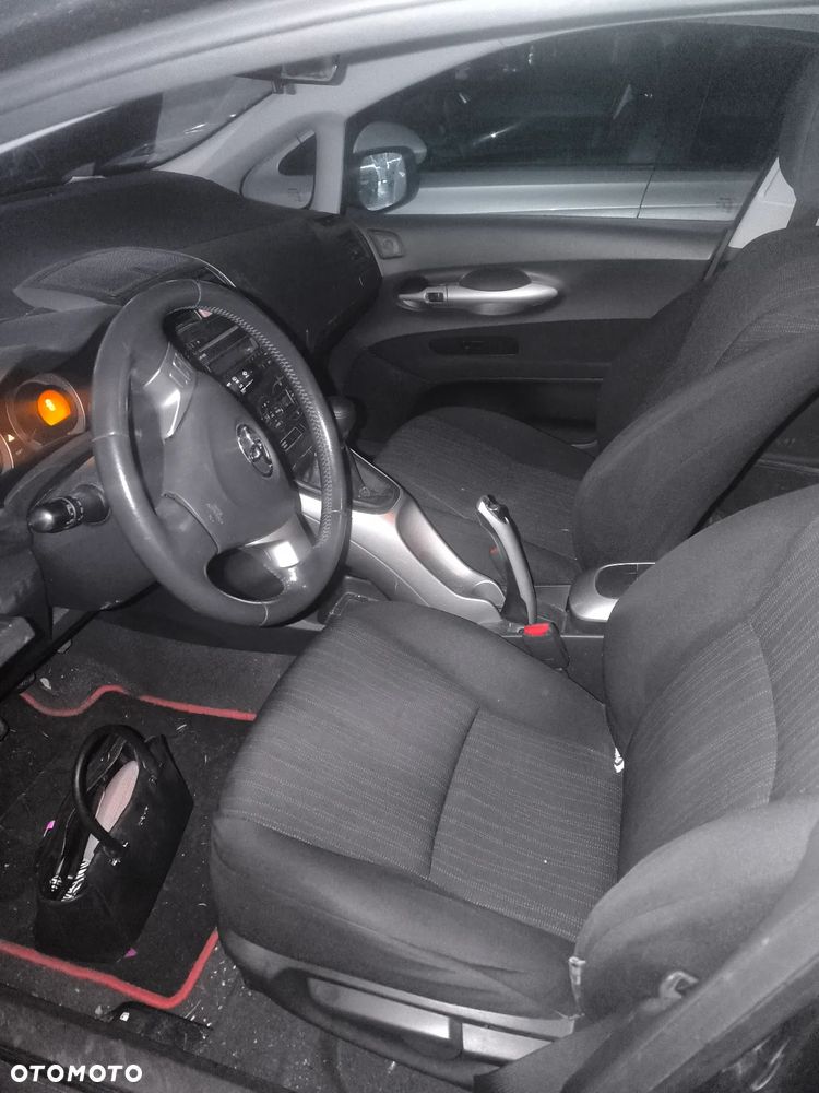 Toyota Auris 2.0 D-4D Sol - 7