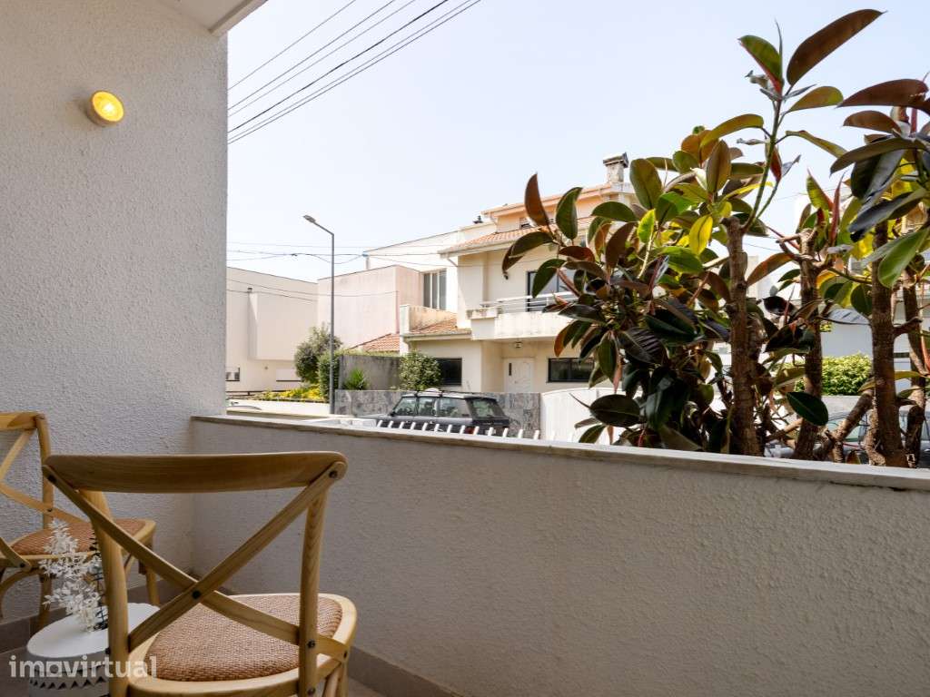 Andar de Moradia V4 Duplex de 2 Frentes Totalmente Remodelada junto... - Grande imagem: 3/30