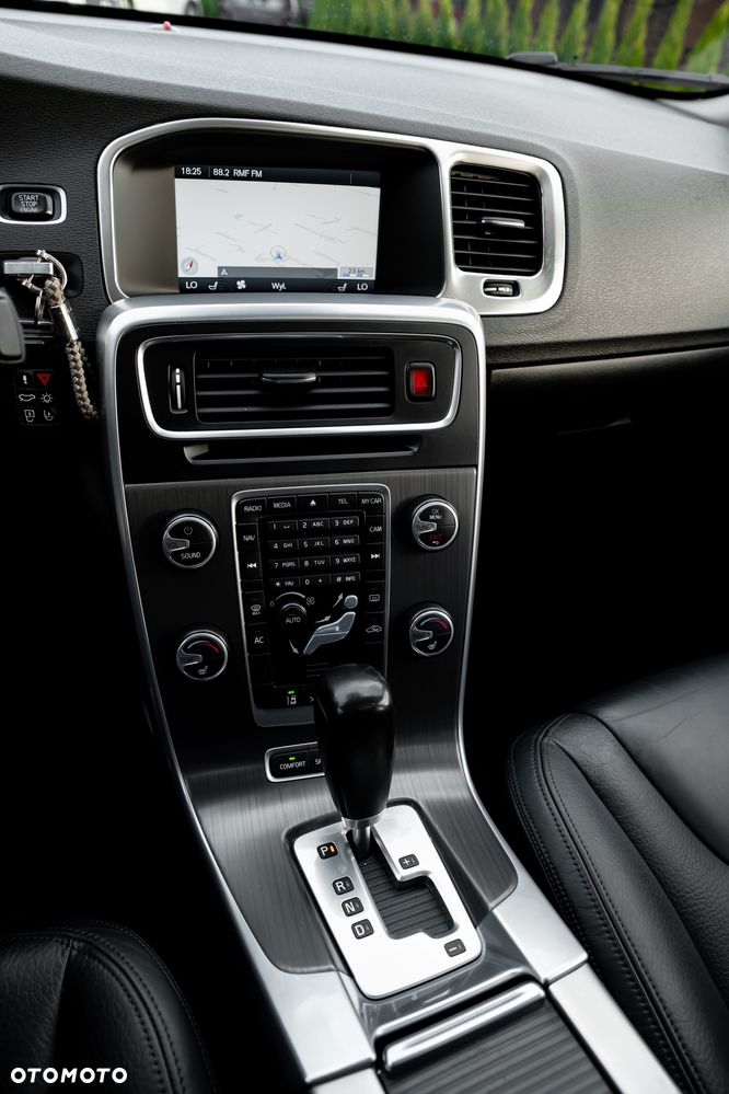 Volvo S60 D5 AWD Geartronic RDesign - 35