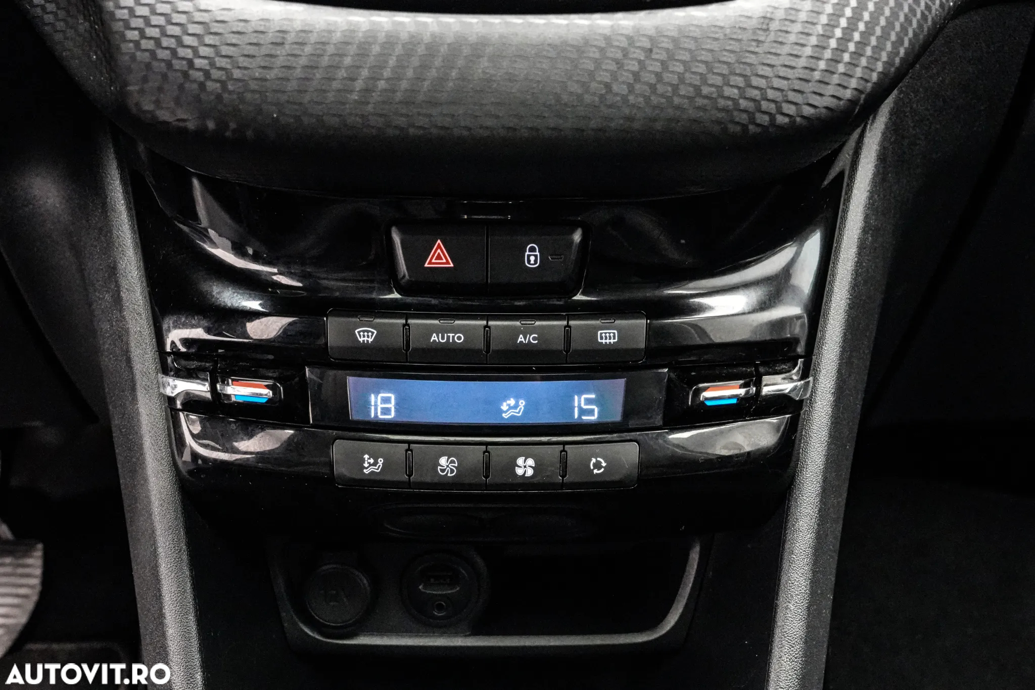 Peugeot 2008 1.2 L PureTech Active - 21