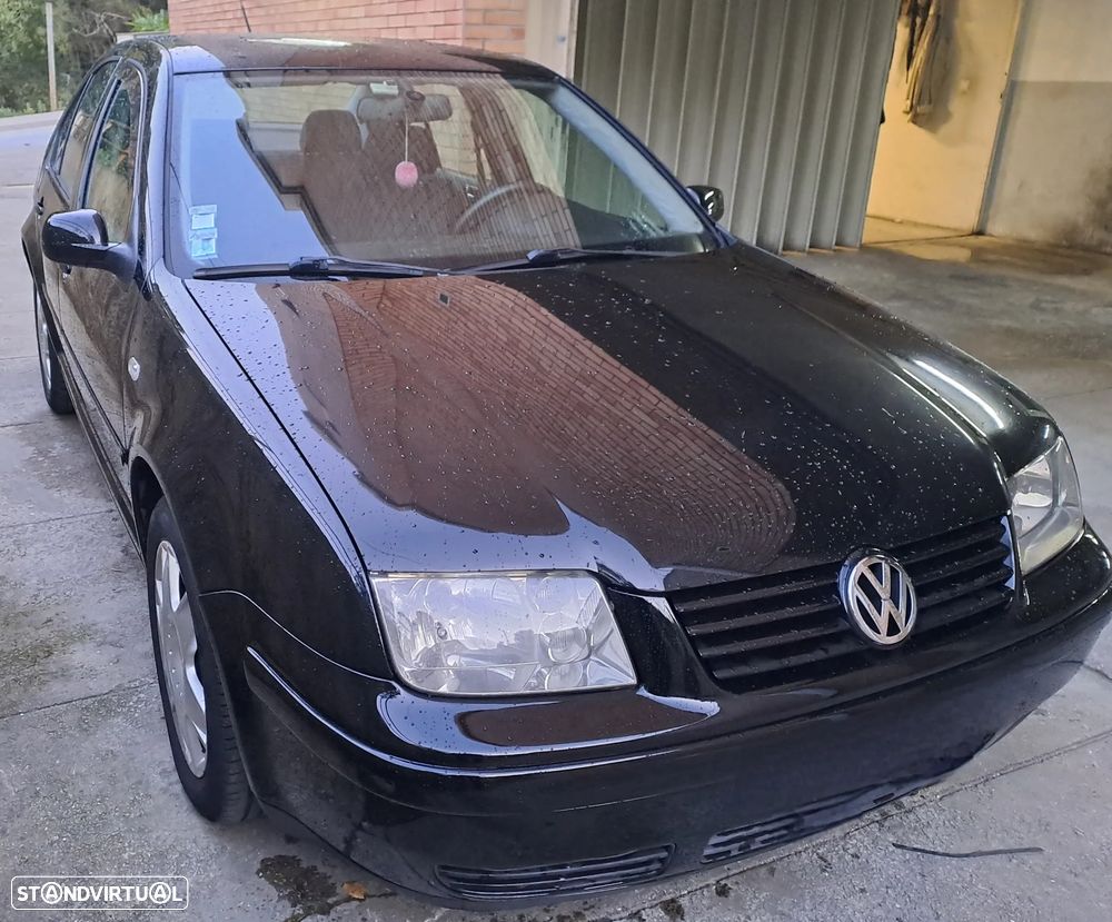 VW Bora 1.9 TDi Confortline - 1