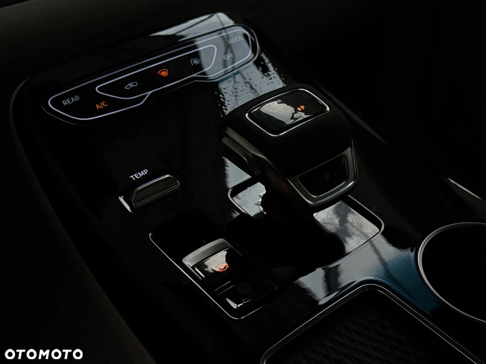Forthing V-Tour U-Tour V9 / 1.5T HEV E-CVT - 15
