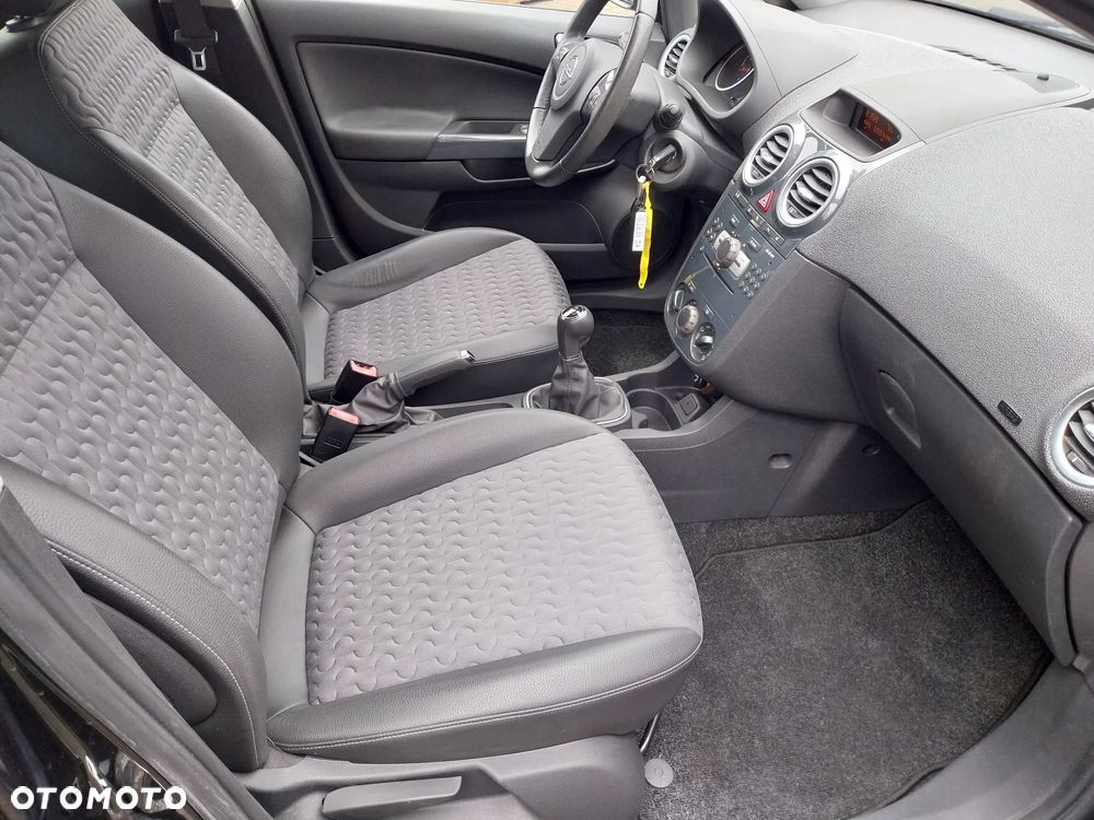 Opel Corsa 1.4 16V Cosmo - 7