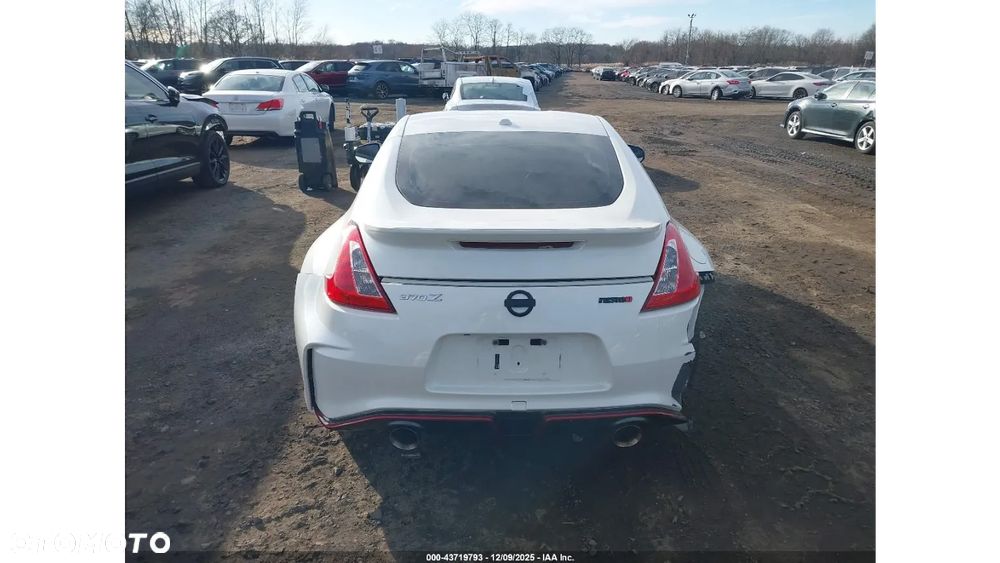 Nissan 370 Z - 8