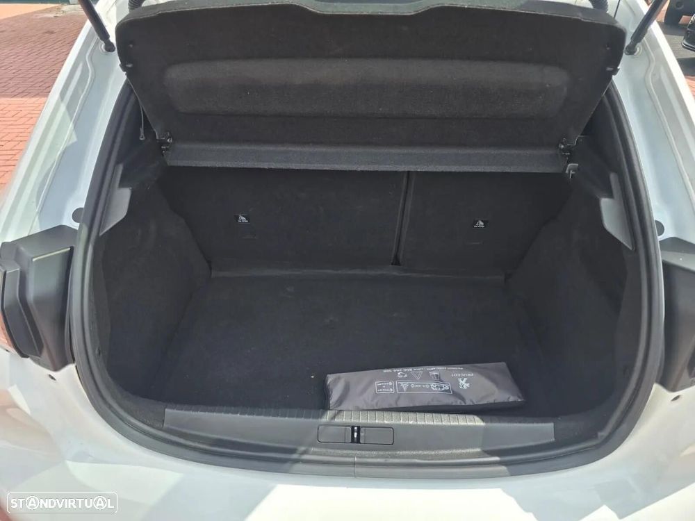 Peugeot 208 - 13