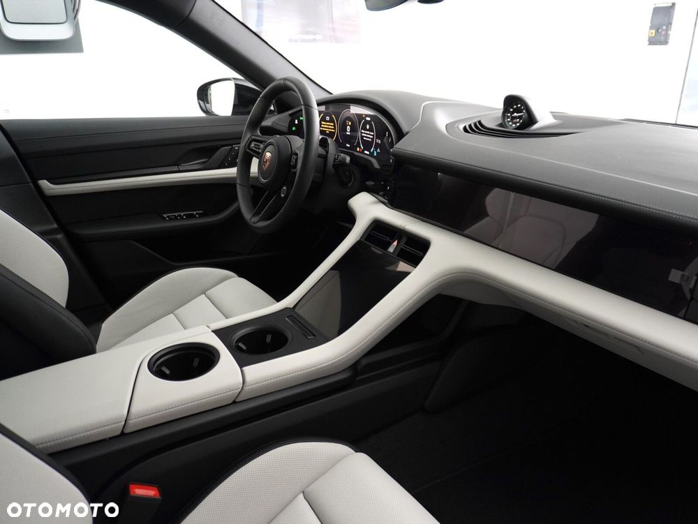 Porsche Taycan 105kWh 4 - 31