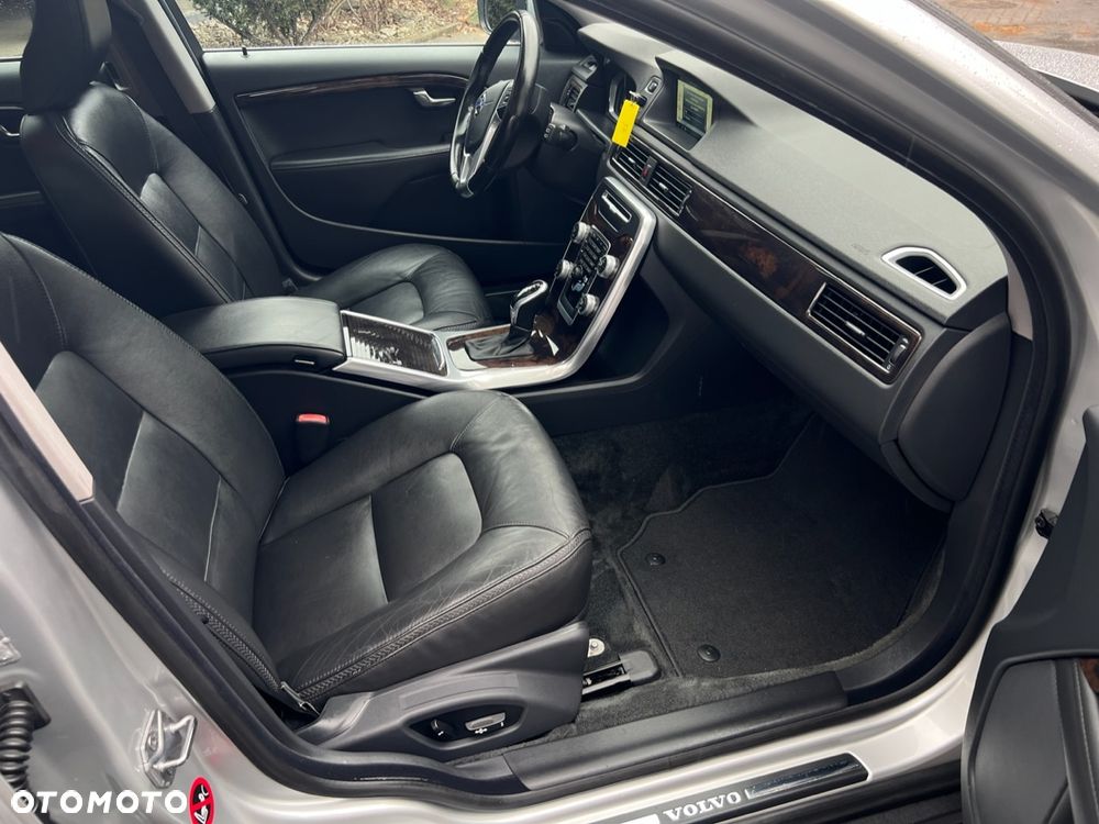 Volvo XC 70 - 18