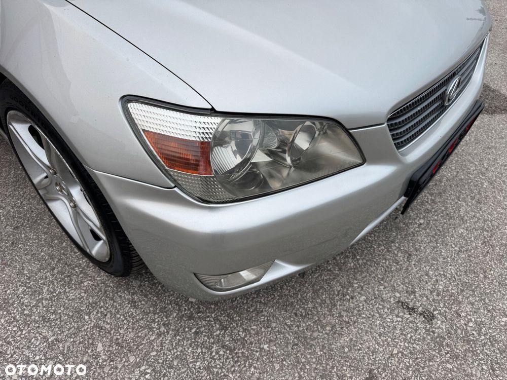 Lexus IS 200 Limited - 9