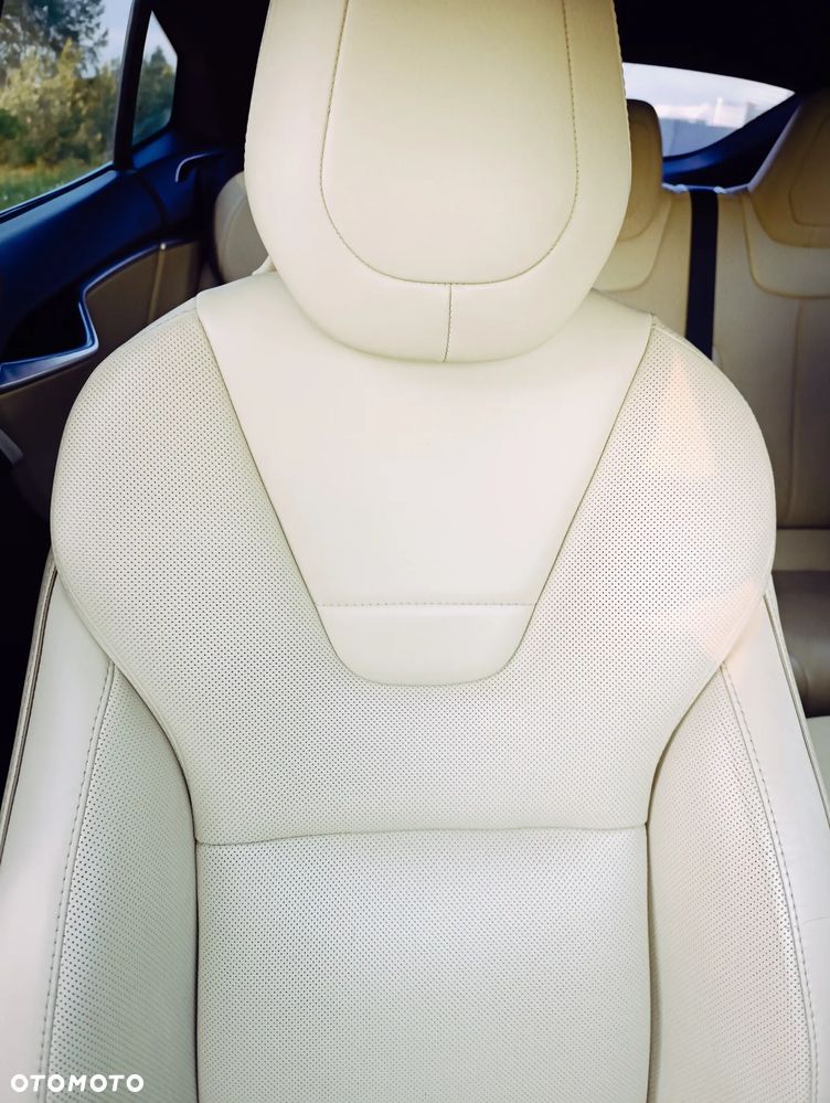 Tesla Model S - 11