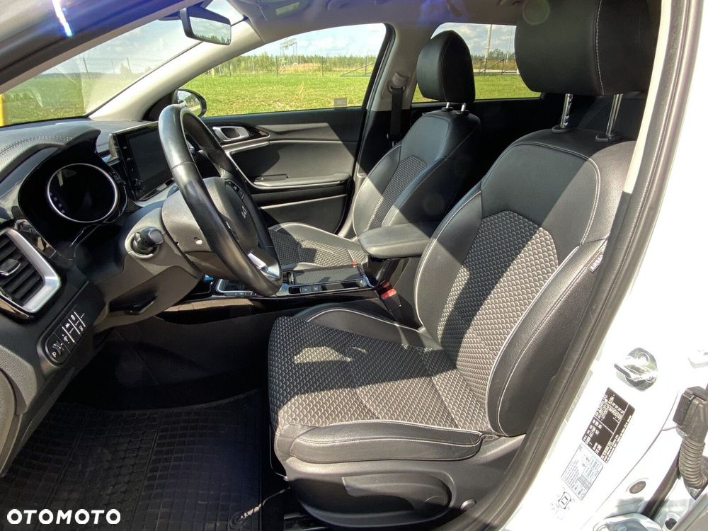 Kia Ceed - 12
