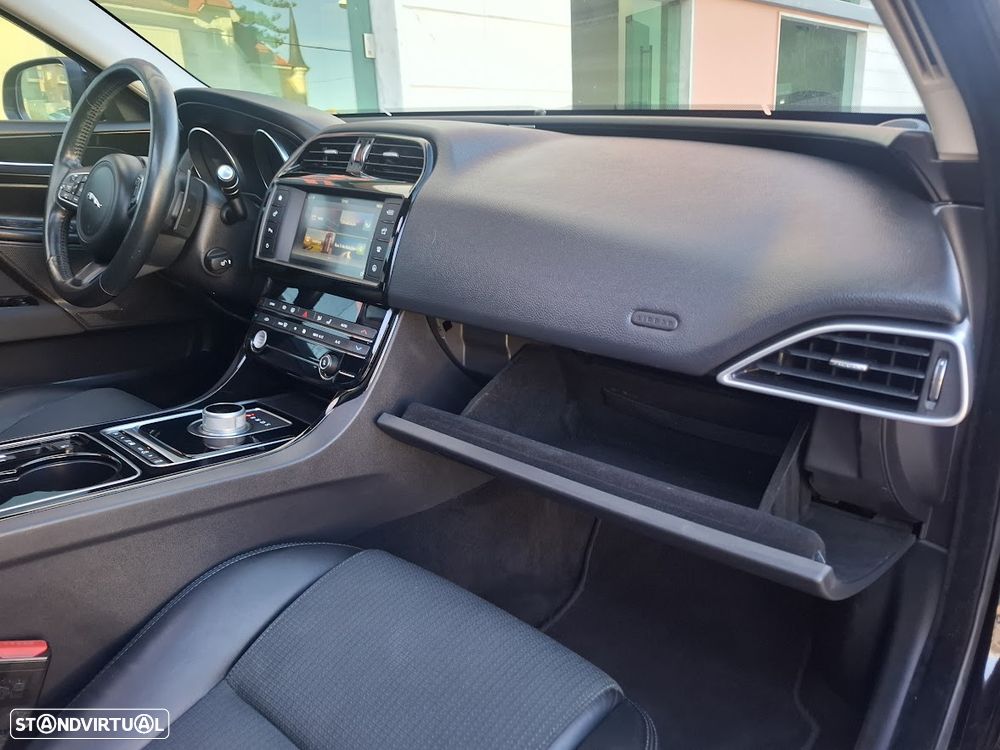 Jaguar XE 2.0 D Prestige Aut. - 44