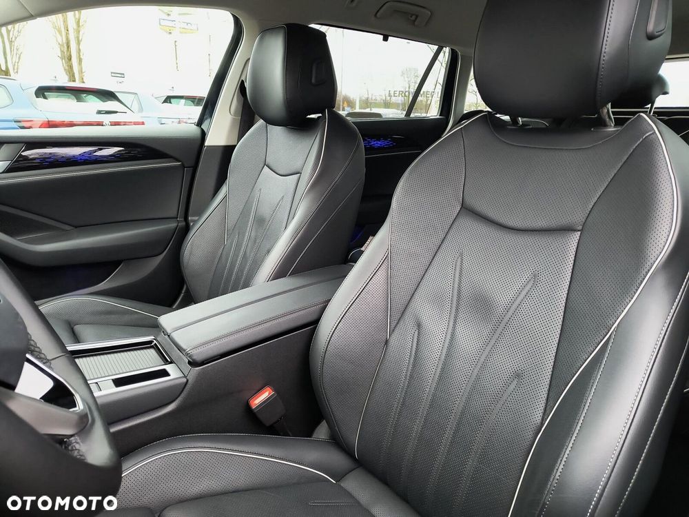 Volkswagen Passat - 12