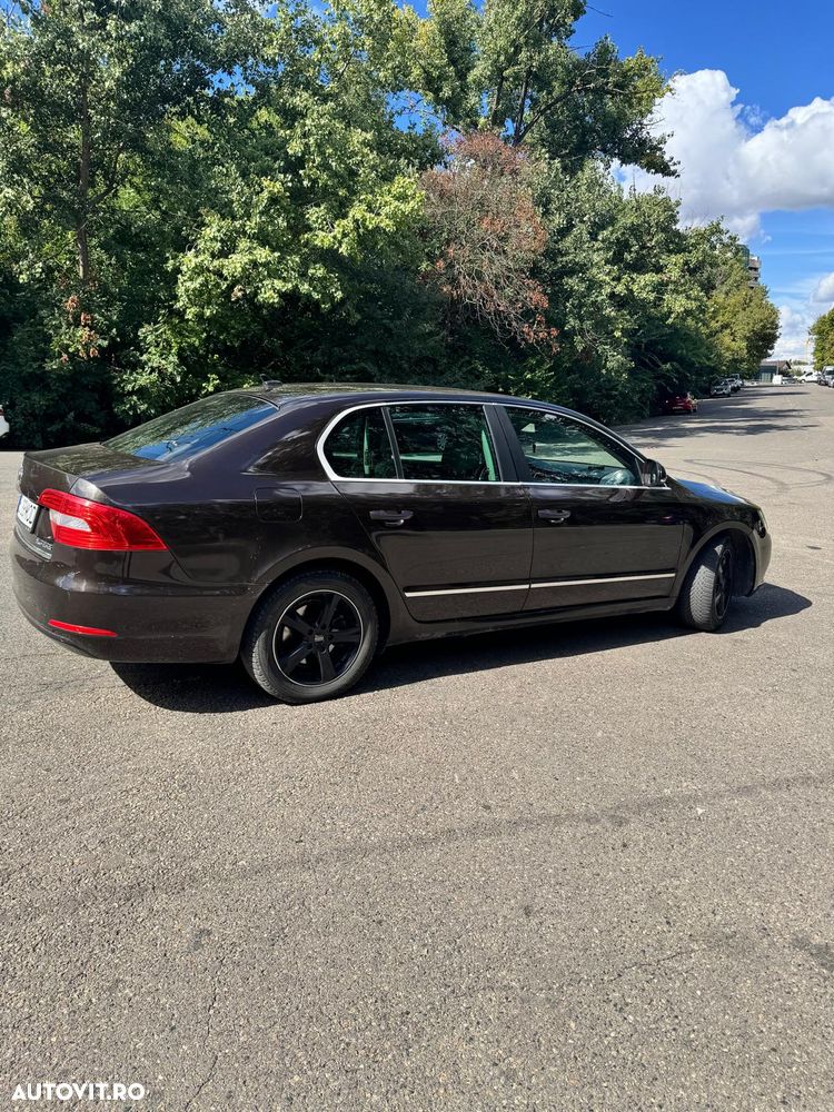 Skoda Superb 2.0 TDI 4X4 Elegance - 1