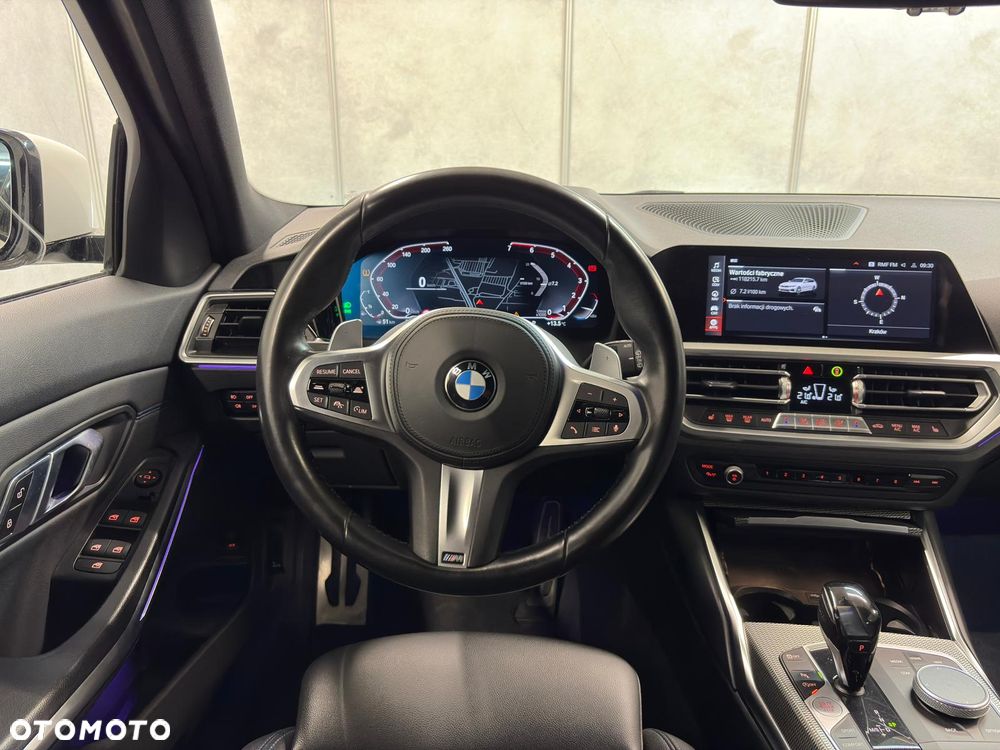 BMW Seria 3 330i xDrive M Sport sport - 24
