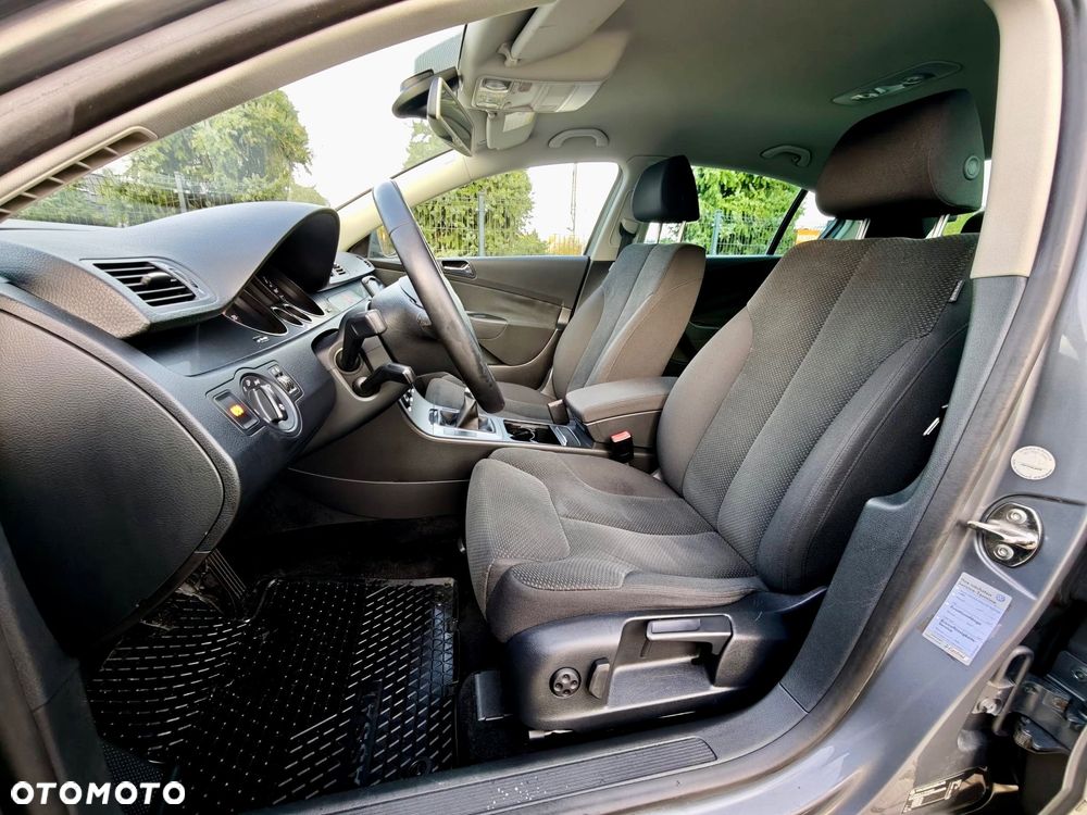 Volkswagen Passat 1.6 FSI Comfortline - 22