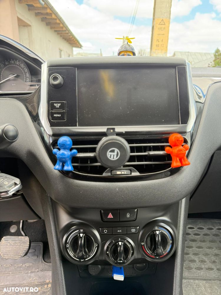 Peugeot 208 2012 photo 5