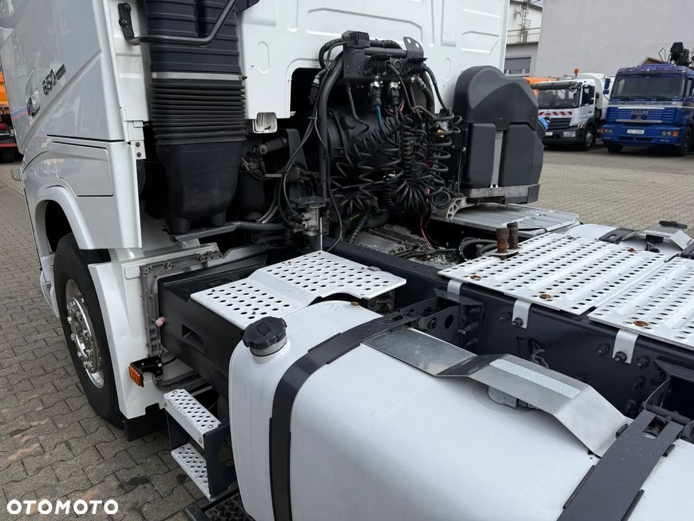 Volvo FH16 650 6x4 EURO6 CIĄGNIK SIODŁOWY Z HYDRAULIKĄ - 19