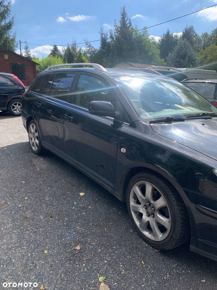 Toyota Avensis - 2