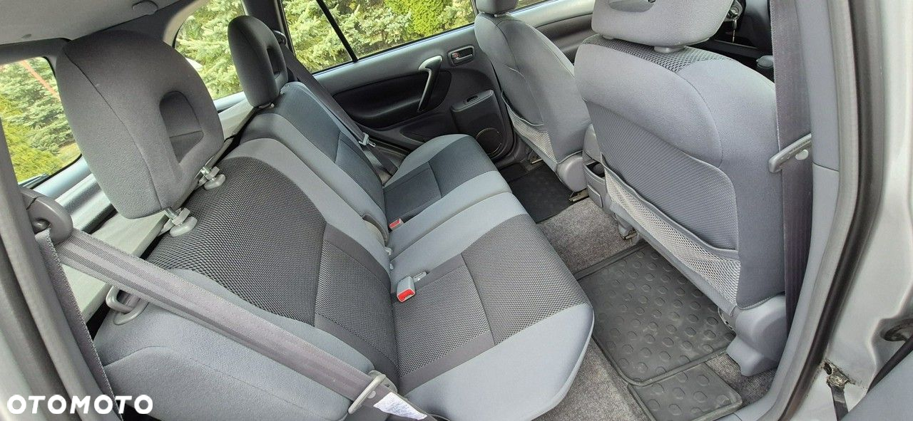 Toyota RAV4 2.0 VVT-i 4x4 - 13