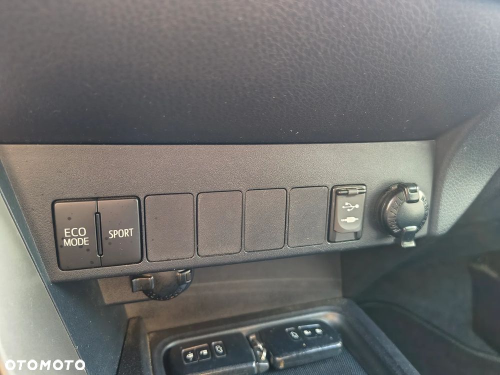 Toyota RAV4 2.2 D-4D 4x4 Automatik Edition - 34