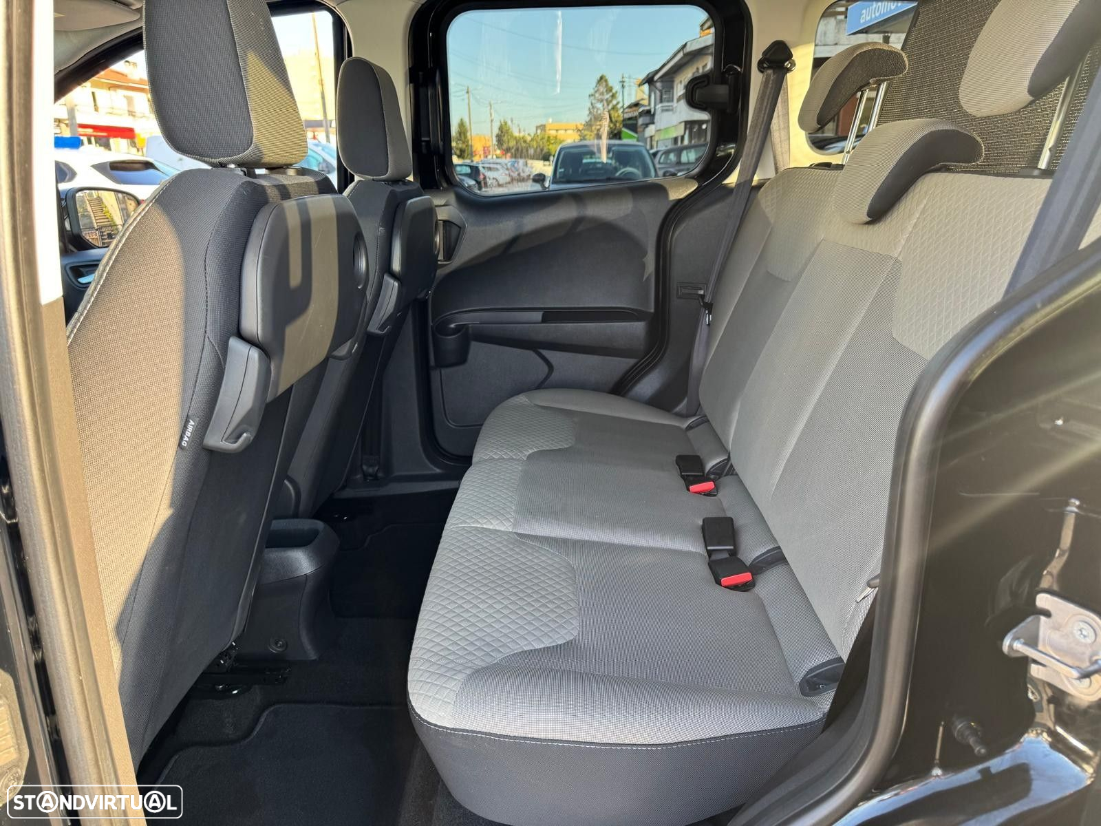 Ford Tourneo Courier 1.0 EcoBoost Titanium - 10