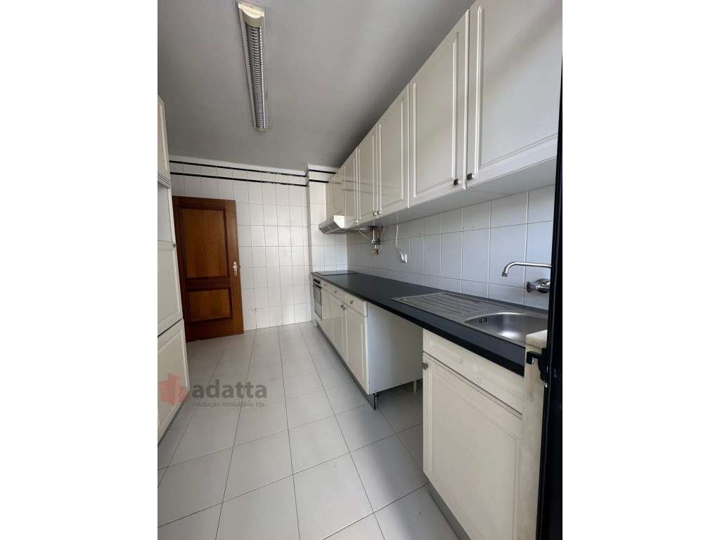 Apartamento T3 Renovado e Equipado com Garagem em Solum, Coimbra. - Grande imagem: 2/50