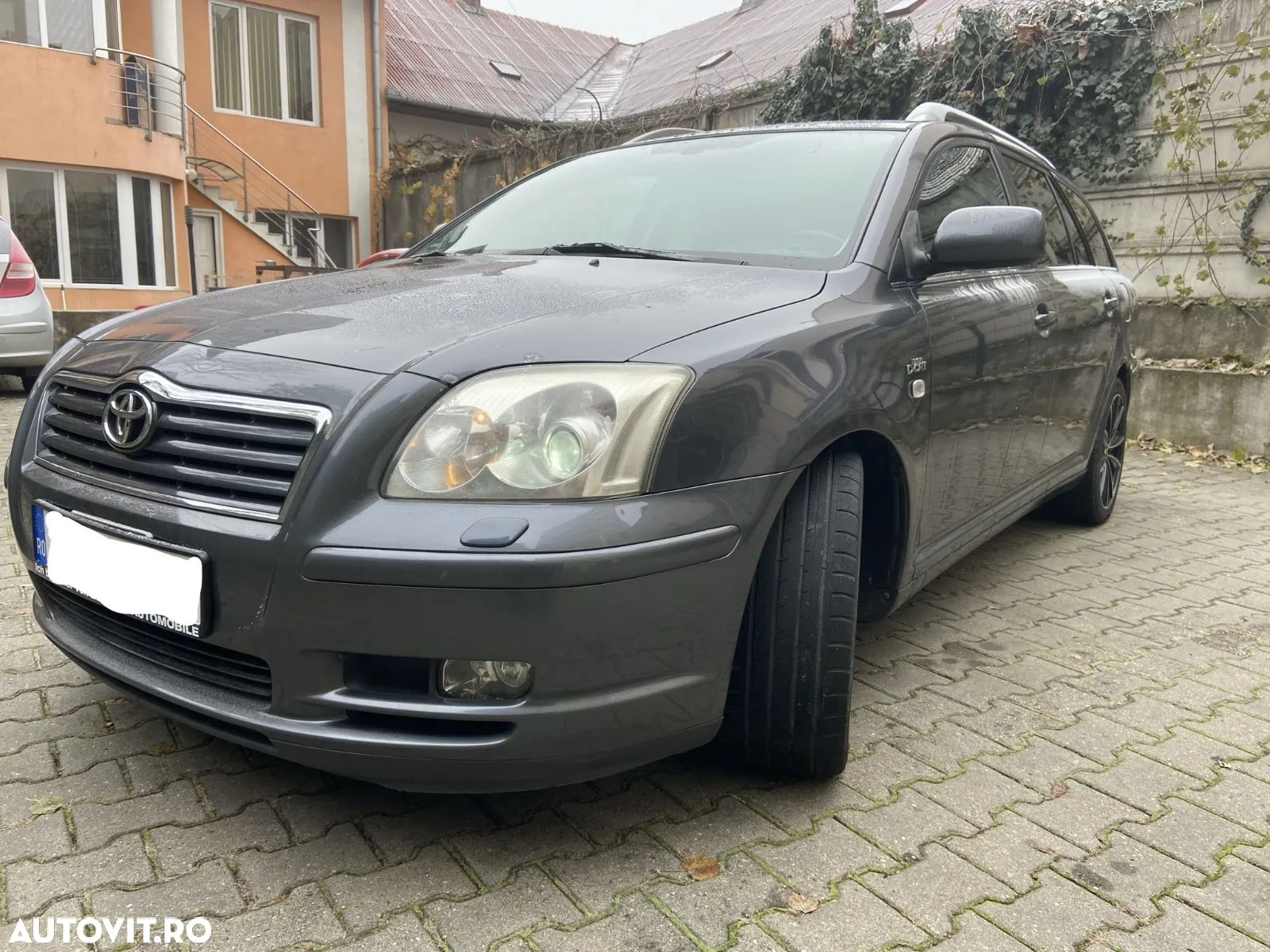 Toyota Avensis 2.2 D-4D Station Wagon Business - 1