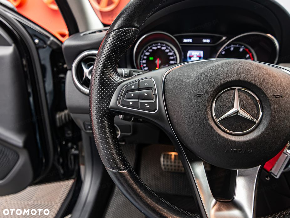 Mercedes-Benz GLA 200 7G-DCT - 12