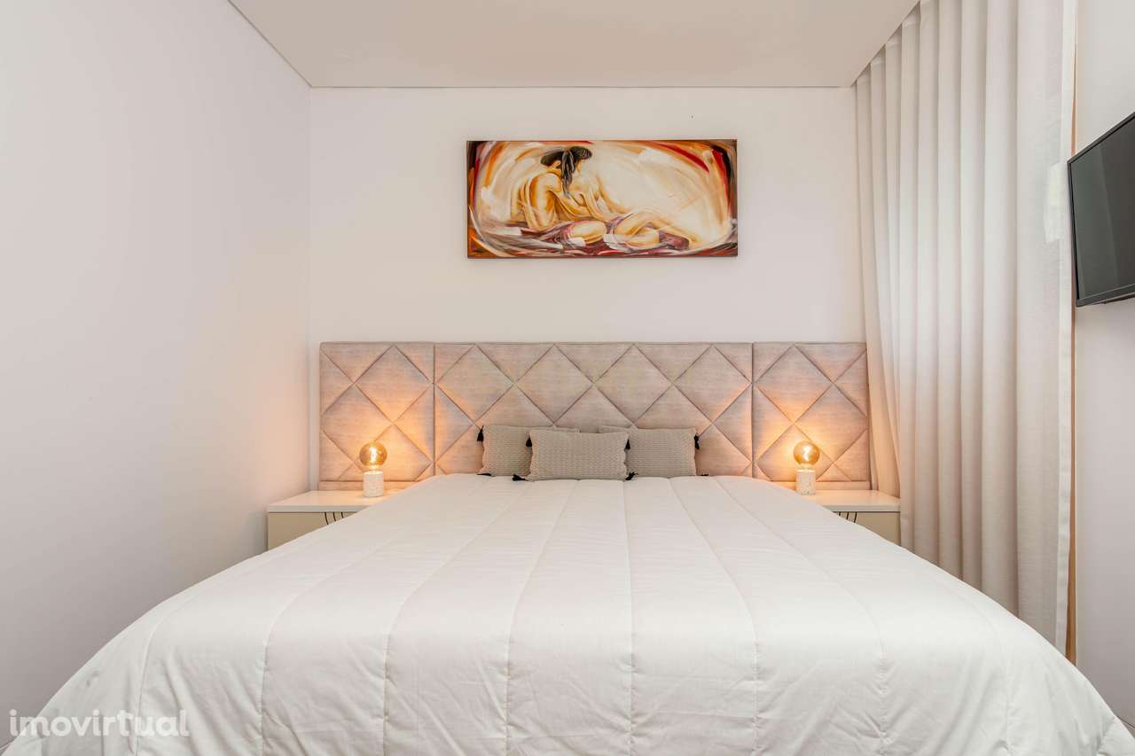 Apartamento T2  Renovado com Terraço na Pontinha - Grande imagem: 2/33