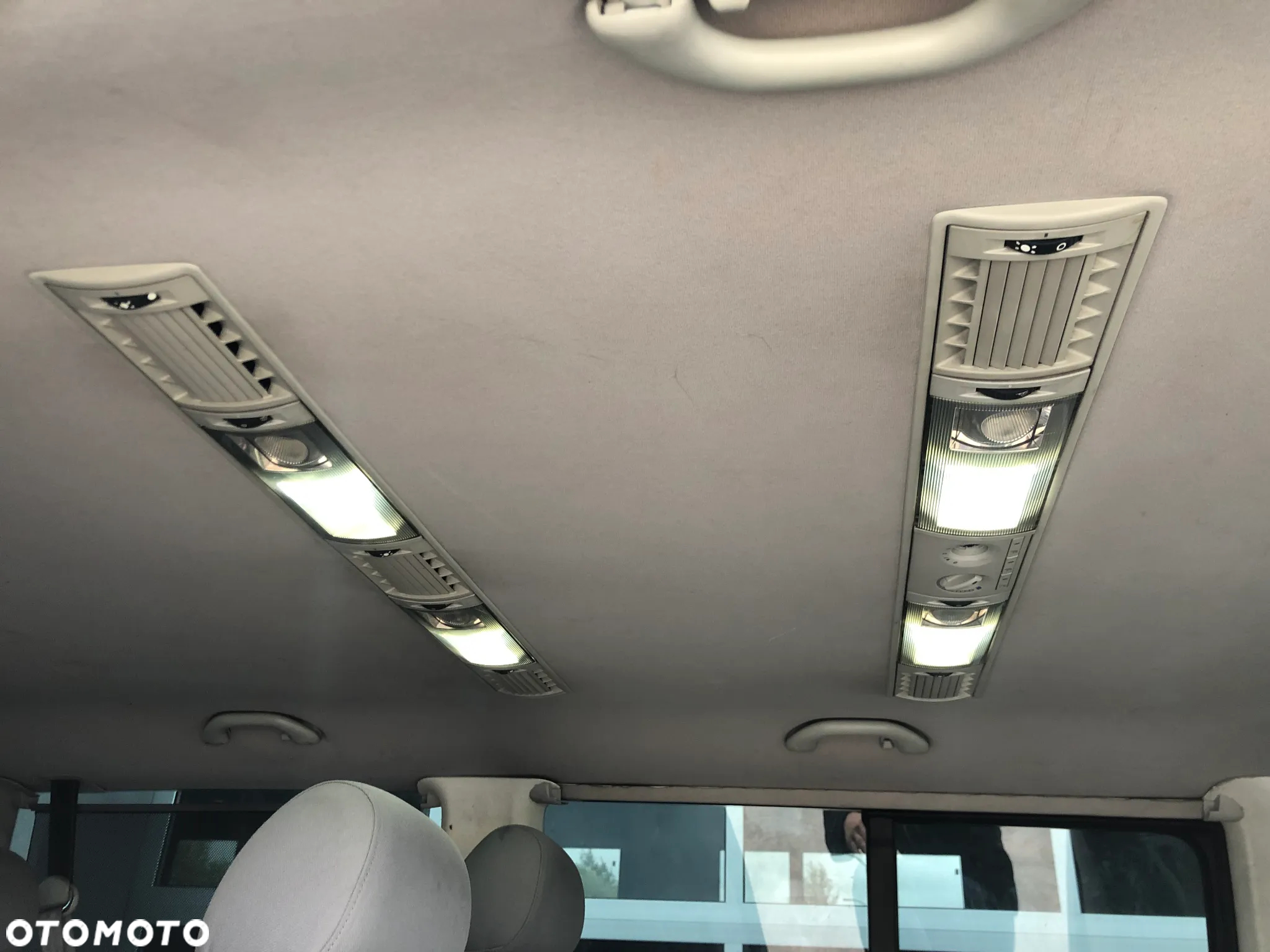 Volkswagen Caravelle - 14