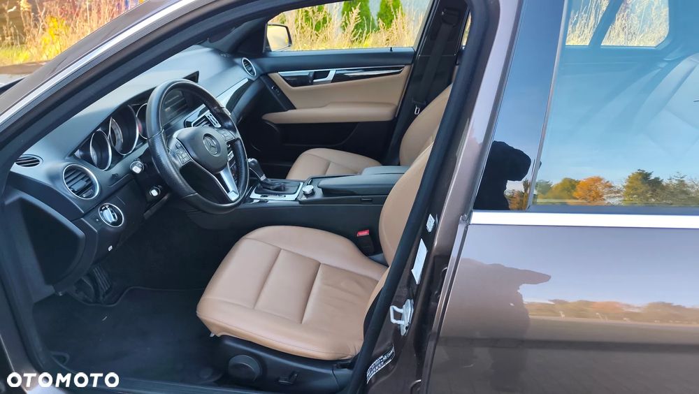 Mercedes-Benz Klasa C 220 (BlueTEC) d BlueEFFICIENCY Edition 7G-TRONIC Avantgarde - 4