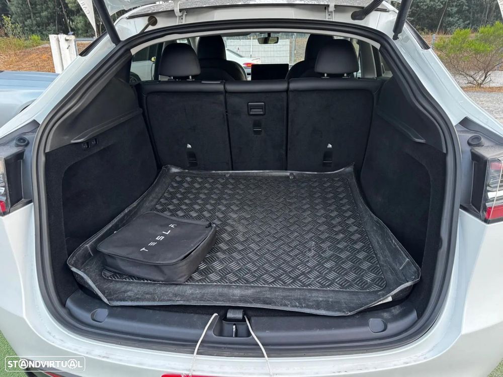 Tesla Model Y Long Range Dual Motor AWD - 18