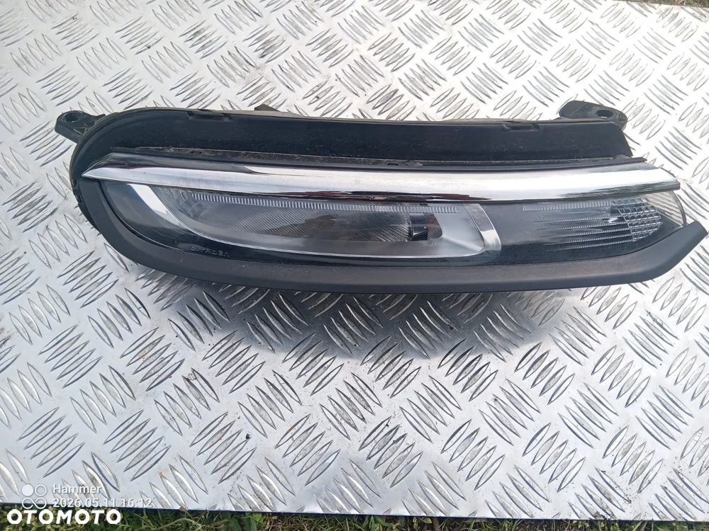 CITROEN C3 III LIFT lampa prawa zwykła do jazdy dziennej - 1