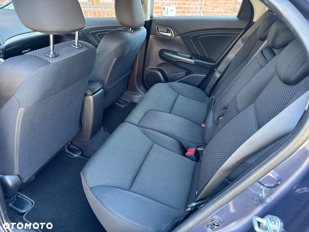 Honda Civic 1.8 i-VTEC Executive Black Edition - 27