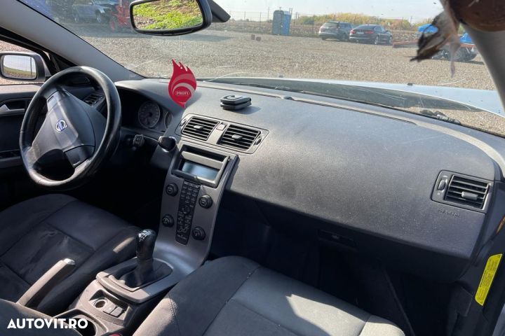 Grila bara fata dreapta Volvo V50 1  [din 2003 pana  2011] seria wagon 2.0 D MT (136 hp) - 4