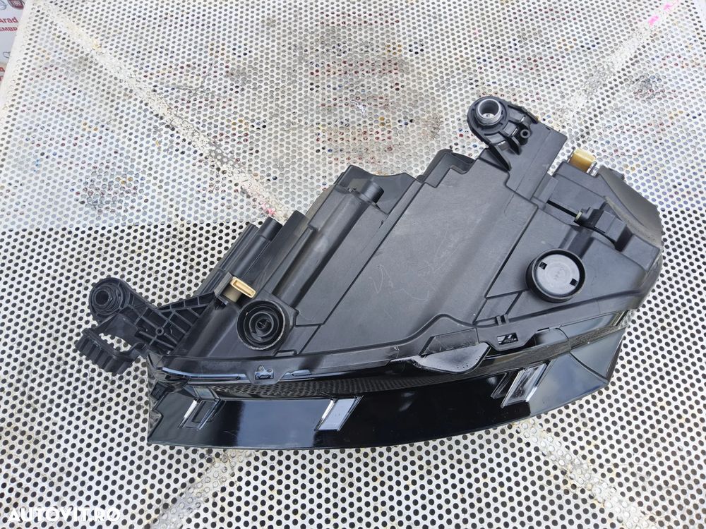 Far dreapta Led Skoda Fabia 4 cod 6vb941016 cu un foarte mic defect - 4